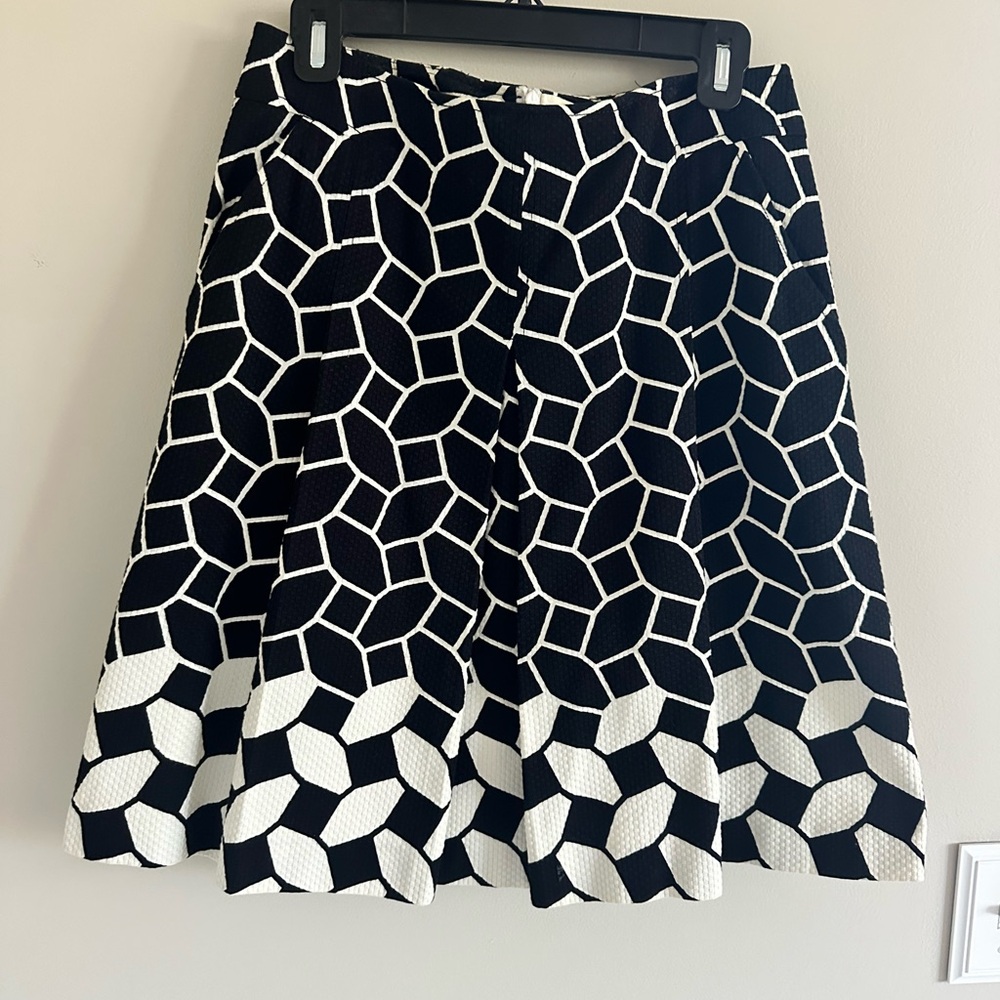 Talbots Black and White Patterned A-Line Skirt size 8